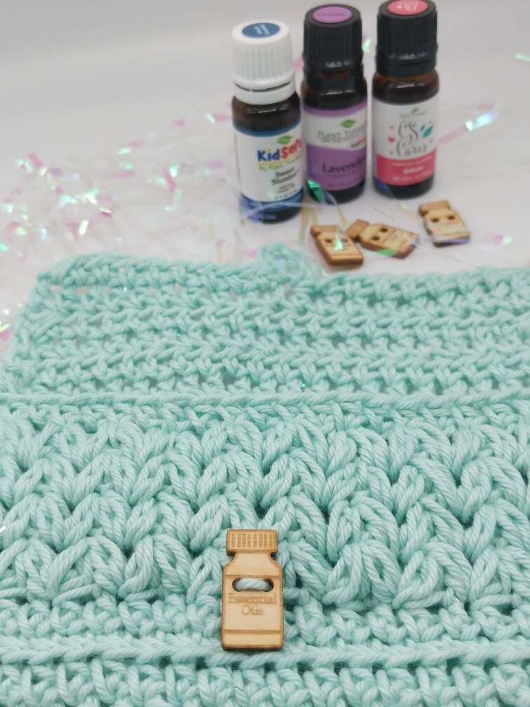 Crochet Pattern, Crochet Essential Oil Case, Crochet Meadow Essential Oil Travel Case, Ltkcuties, DIGITAL DOWNLOAD ONLY, Essential Oil Bag